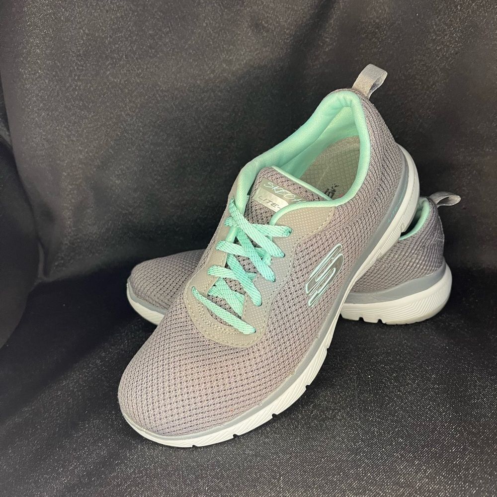 Skechers Women’s Gray and Green Sneakers with Mesh Upper